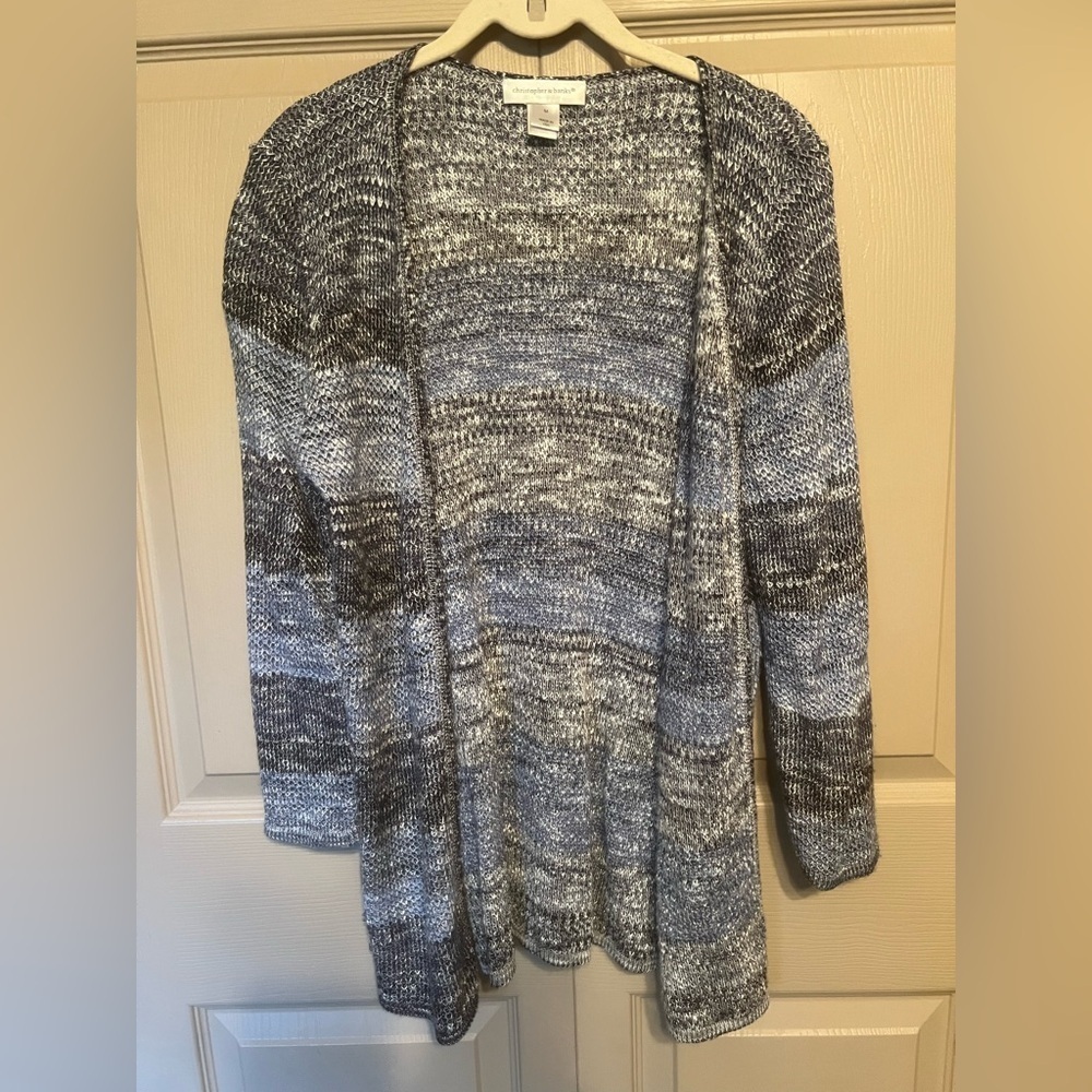 Women's Gray and Blue Knit Sweater